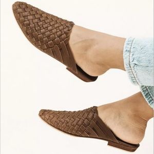 Liberte Prague Chocolate Genuine Woven Leather Mule Sandals Size 9 Runs Small